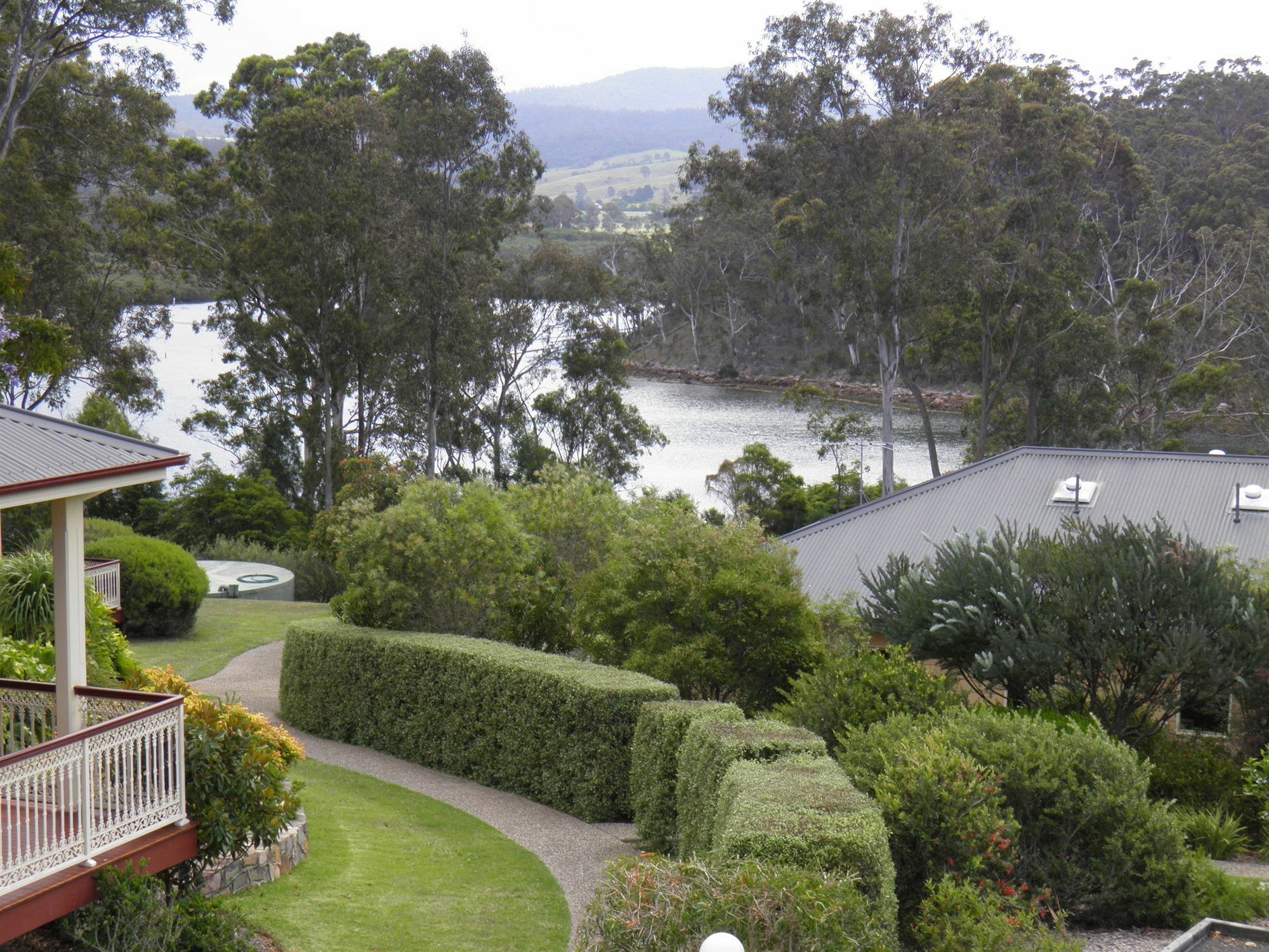Robyn'S Nest Lakeside Resort Merimbula Exterior foto